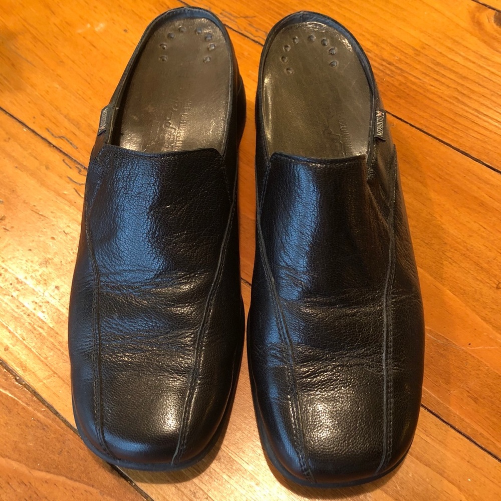 Women’s Mephisto slide loafers black 10.5